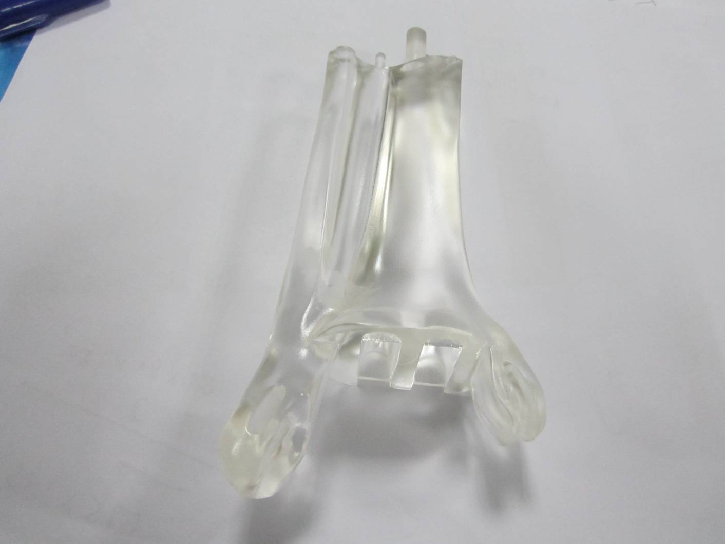 致天講解：水晶ab膠固化后看到固化塊里面有一絲絲的現(xiàn)象什么原因？